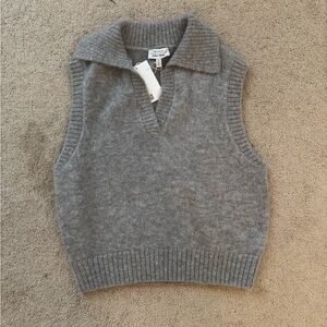 & Other Stories Gray Sleeveless V-Neck Sweater Vest